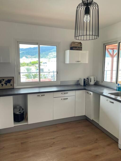 Rare ! Spacieux T3 En Roof-Top Au Barachois - 2 Ch Climatisees - 6 Couchages - Proche Aeroport Saint-Denis Luaran gambar