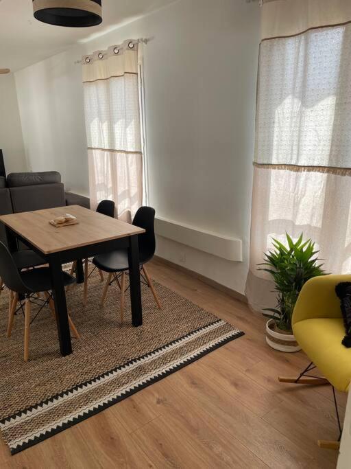 Rare ! Spacieux T3 En Roof-Top Au Barachois - 2 Ch Climatisees - 6 Couchages - Proche Aeroport Saint-Denis Luaran gambar
