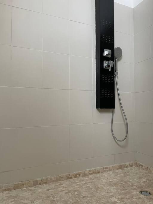 Rare ! Spacieux T3 En Roof-Top Au Barachois - 2 Ch Climatisees - 6 Couchages - Proche Aeroport Saint-Denis Luaran gambar