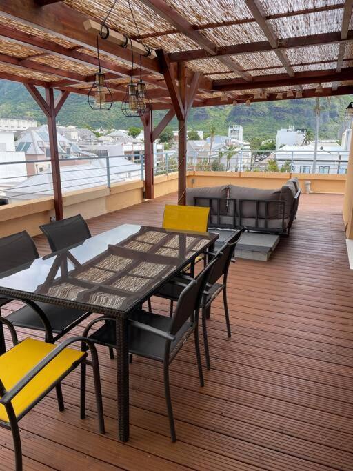 Rare ! Spacieux T3 En Roof-Top Au Barachois - 2 Ch Climatisees - 6 Couchages - Proche Aeroport Saint-Denis Luaran gambar